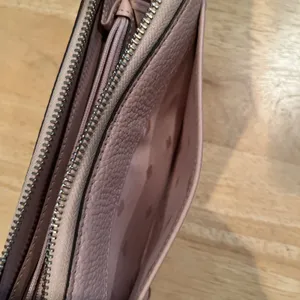 Kate Spade New York Pink Pebbled Leather Zip Around Wallet Clutch Logo thumbnail 4