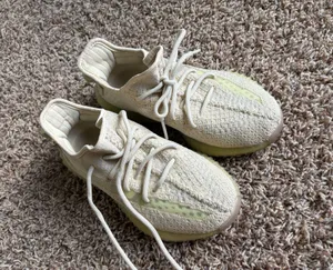 Yeezy Boost thumbnail 2