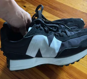 New balance size 10-10.5 women or men’s 9 thumbnail 1