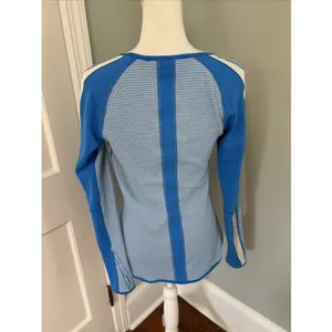 Lululemon Womens Reversible Top Blue Striped Long Sleeve Thumbholes Medium Shirt thumbnail 2