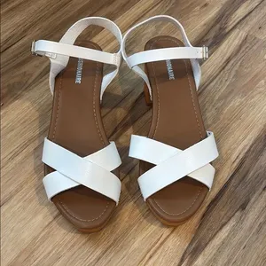Cushionaire Sandals thumbnail 1