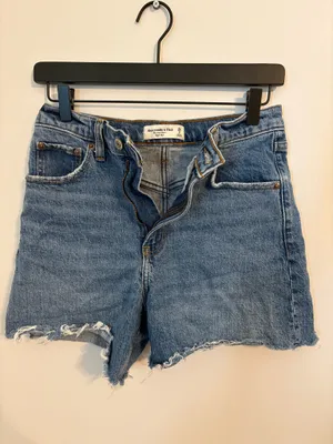 Abercrombie Shorts Dad High-Rise thumbnail 2