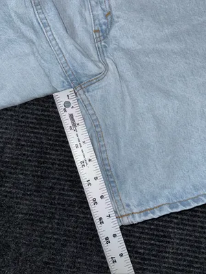 Vintage 90s Levi’s 551 Relaxed Fit Denim Mid Thigh Shorts Sz 6 / 26 USA Made EUC thumbnail 9