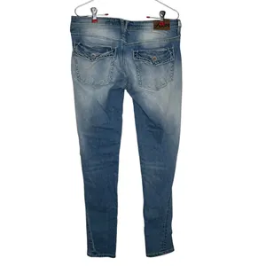 The Akoo Women's Jeans Comfort Stretch Low Rise Medium Wash Pants Sz.‎ 28 thumbnail 2