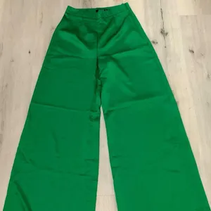 Green palazzo pant Size 2 thumbnail 3