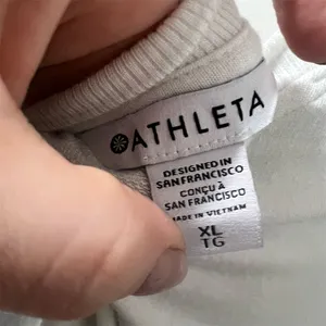 Athleta Women's XL White V-Neck Long Sleeve Relaxed Fit Top thumbnail 9