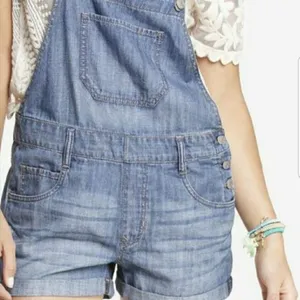 ✨ Express Blue Denim Overall Shorts✨ thumbnail 6