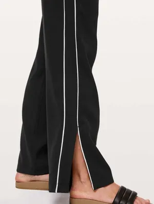 Lululemon Size 6 Black On the Right Track Pant thumbnail 5