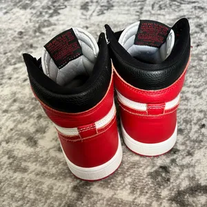 Nike Air Jordan 1 Retro High Heritage thumbnail 4