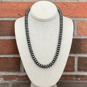 20.5 inch Navajo Style Pearl Saucer Necklace thumbnail 2