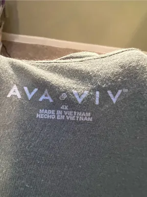 Ava & Viv Women’s Plus Sz 4X V-Neck T-Shirt Olive Green Short Sleeve 100% Cotton thumbnail 9