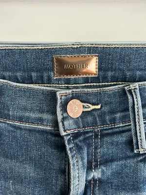 Mother | the insider crop step chew jeans in dancing on coals wash thumbnail 5