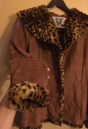Faux thumbnail 3