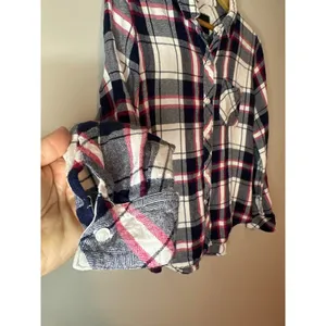 Rails Hunter Plaid Flannel Button Up Shirt Size M Red‎ Navy Patriot/Cranberry thumbnail 3