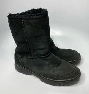 UGG ultimate‎ short black boots size 8 thumbnail 1