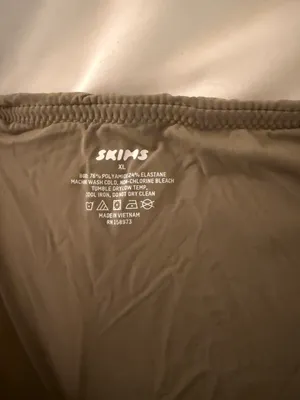 SKIMS Strapless Bodysuit thumbnail 3