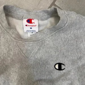NWOT Champion Women's Fleece Crewneck Sweatshirt - Heather Grey M thumbnail 3