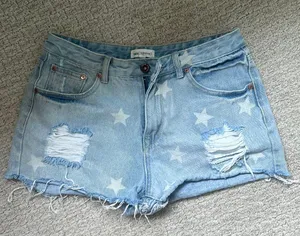 Boutique Jean Shorts Size M thumbnail 1