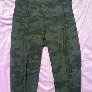 Lululemon camo leggings size 4 thumbnail 3