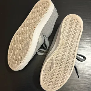 Gray Converse‎ Sneakers size 7 1/2 women’s thumbnail 6