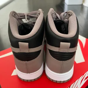 Nike NIB  Dunk High Moon Fossil thumbnail 9