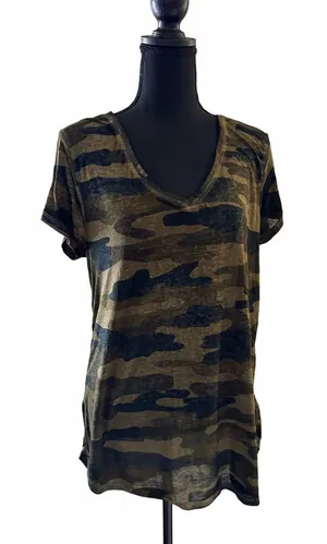 Lucky Brand Women’s XL Camo V-Neck T-Shirt Green Short Sleeve Curved Hem thumbnail 1