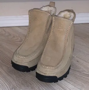 Kamik Women’s 10 Winter Boots Light Beige Suede Fleece Lined thumbnail 1