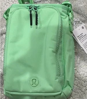 Lululemon Lime / Rainforest Green Crossbody Water Bottle with Front Pocket thumbnail 4