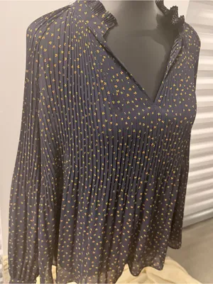 Ann Taylor Navy Gold Pleated Floral Blouse Medium Long Sleeve V Neck thumbnail 2