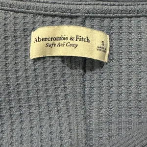 Abercrombie and Fitch Soft AF Cozy Blue Waffle Knit Long Sleeve Top Womens Small thumbnail 2