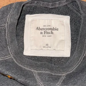 Abercrombie & Fitch Sequins Heart Crewneck Sweatshirt thumbnail 4