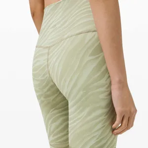 NWOT! Lululemon Athletica Align Short 8" Le Tigre Camo Green Fern Multi Size 2 thumbnail 3