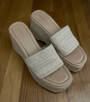 Madden Girl Platform Sandals thumbnail 1