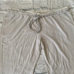 Victoria’s Secret women M soft and smoothe pajama pants w/lace trim waist grey thumbnail 3