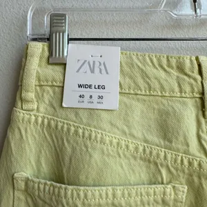 NWT Zara Wide Flare Leg Green Solid Wash Raw Hem Jeans High Rise Size 8 thumbnail 4