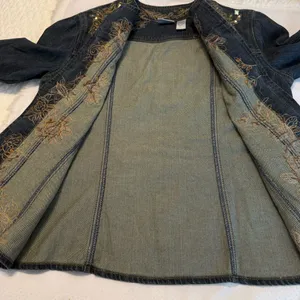 Chico’s Embroidered Sequin Open Front Jean Jacket Size 1 Chico (Med 8) Floral thumbnail 10