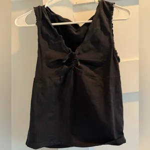 aritzia top thumbnail 1