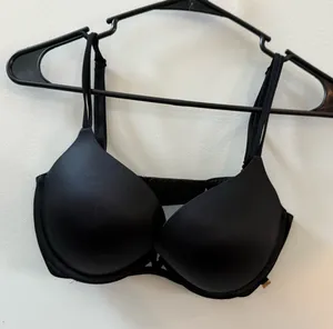 Victoria's Secret Bra thumbnail 1