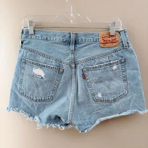 Levi’s 501 Jean Shorts Size 28 thumbnail 2