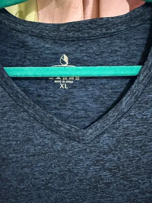 Men's Short Sleeve V-Neck Tee in Heather Navy thumbnail 2