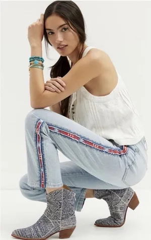 Anthropologie pilcro women's The‎ Vintage straight jean Size 30 Southwestern thumbnail 1