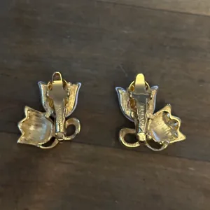 Trifari Vintage Tulip Clip On Earrings thumbnail 2