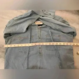 Abercrombie & Fitch Tie Front Quarter Button Long Sleeve Denim Blouse Size M thumbnail 8