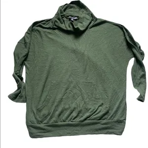 Green light weight sweater Size M thumbnail 1