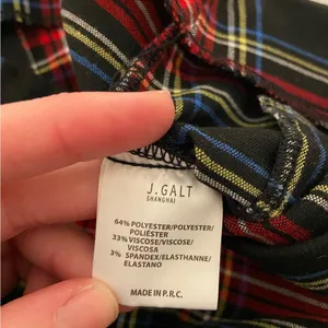 NWOT John Galt women’s black red plaid cara‎ miniskirt zip small slit 23” waist thumbnail 7