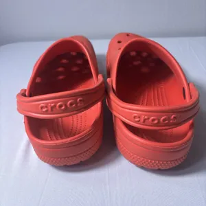 Crocs Unisex Adult Red Classic Clogs Slip on Shoe Size Men 7 Women 9 Outdoor thumbnail 2