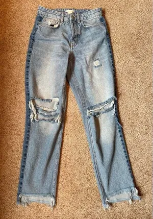 H & M Vintage Style Distressed Light Wash High Waist Mom‎ Jeans with Knee Rips thumbnail 1