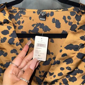 Windsor Chic Look Leopard Print Satin Puff Sleeve Crop Top Medium New NWT thumbnail 8