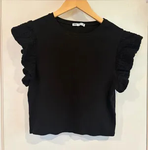 Zara Ribbed Black Cropped Top. Size: Medium. thumbnail 1