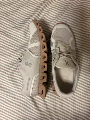On clouds women size 9 thumbnail 2